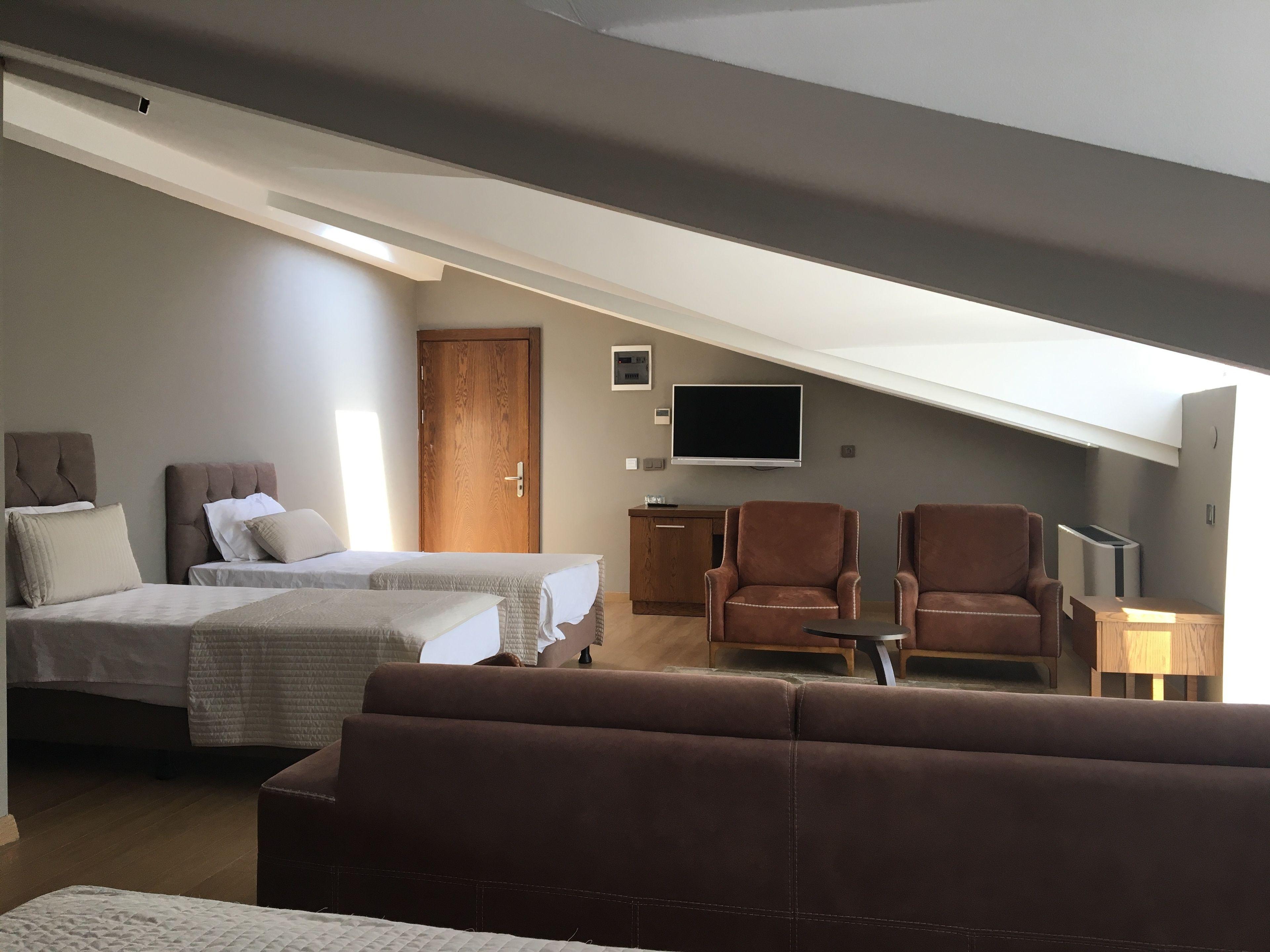 The Elegant Hotel — Foto’s 1